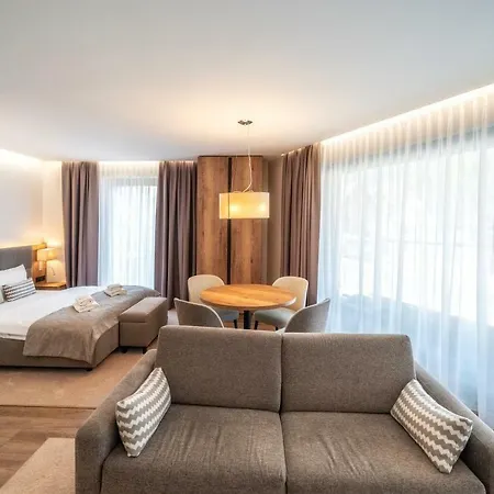 Meta Aparthotel 3*